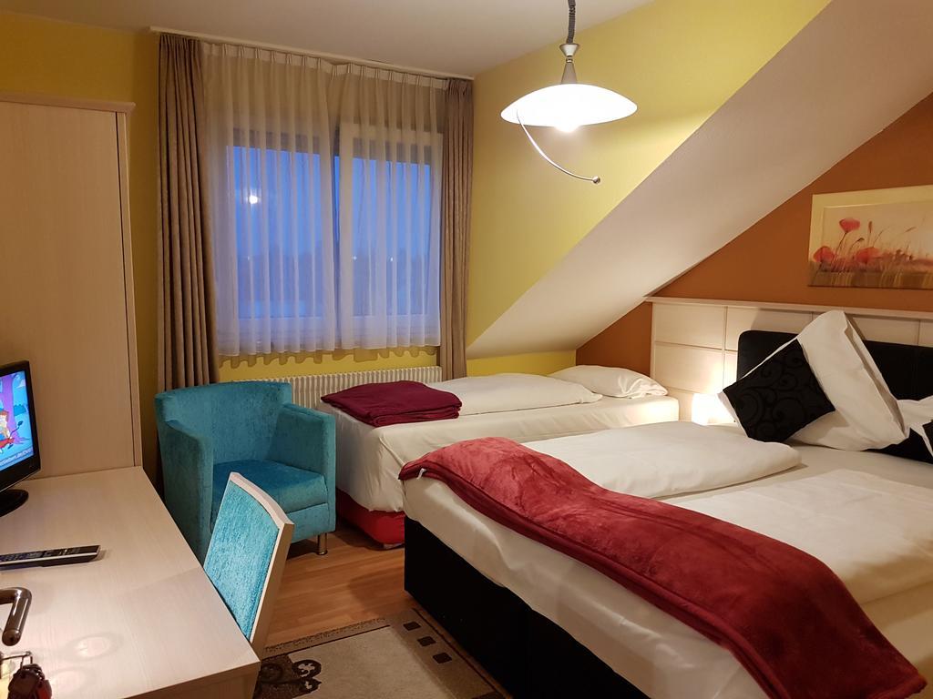 Legend Hotel Biebesheim am Rhein Eksteriør bilde