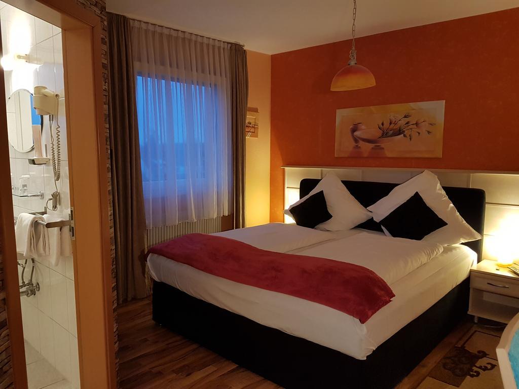 Legend Hotel Biebesheim am Rhein Eksteriør bilde